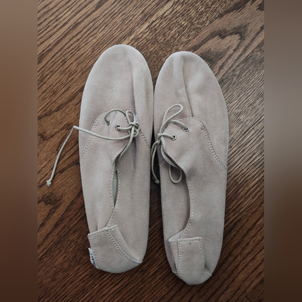 Dusty pink driving shoes